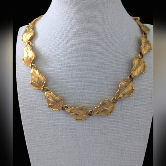 Vintage Signed Paquette Leaf Link Gold Tone Necklace - Picture 2 of 4